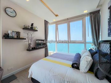Beach Front Condo for Sale, with fantastic Sea Views.