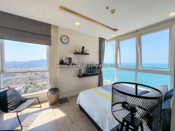 Beach Front Condo for Sale, with fantastic Sea Views.