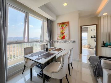 Beach Front Condo for Sale, with fantastic Sea Views.