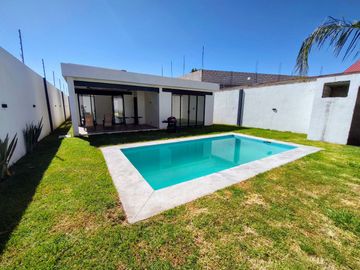 Casa Nueva en Venta en Atlixco, Puebla | 1 Nivel con Alberca y Modernos Acabados