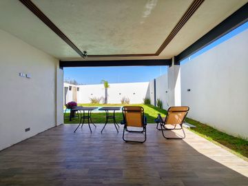 Casa Nueva en Venta en Atlixco, Puebla | 1 Nivel con Alberca y Modernos Acabados