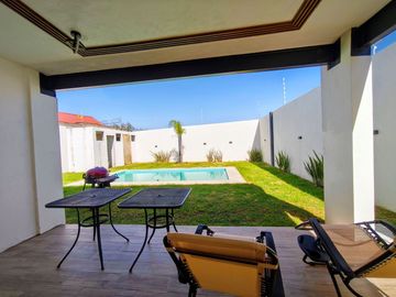 Casa Nueva en Venta en Atlixco, Puebla | 1 Nivel con Alberca y Modernos Acabados