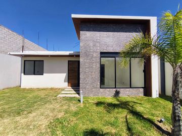 Casa Nueva en Venta en Atlixco, Puebla | 1 Nivel con Alberca y Modernos Acabados
