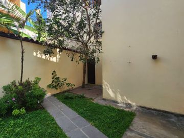 SE VENDE CASA EN MAGDALENA LÍMITE CON SAN ISIDRO