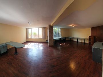 SE VENDE CASA EN MAGDALENA LÍMITE CON SAN ISIDRO