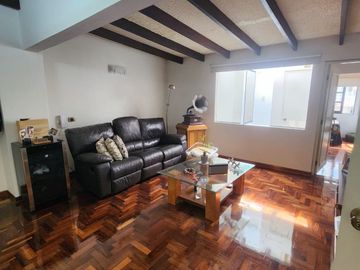 SE VENDE CASA EN MAGDALENA LÍMITE CON SAN ISIDRO