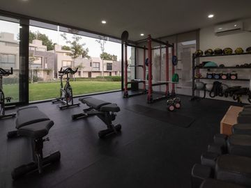 CASA EN GALERIAS SANTA ANITA 4 HABITACIONES ACABADOS DE MARMOL