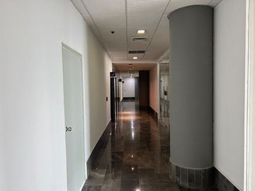 Oficina completa en Venta en Distrito V