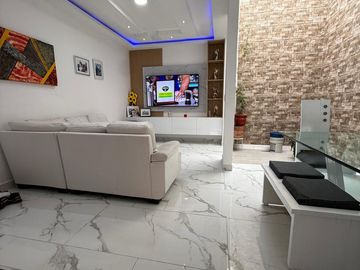 CASA MODERNA EN CONJUNTO CERRADO