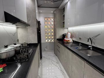 CASA MODERNA EN CONJUNTO CERRADO