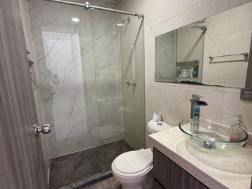 CASA MODERNA EN CONJUNTO CERRADO