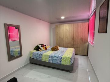 CASA MODERNA EN CONJUNTO CERRADO