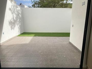 casa en venta con terreno excedente 7 x 25  jadin muy amplio
