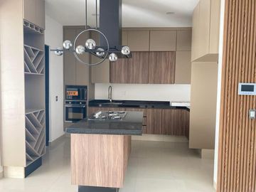 casa en venta con terreno excedente 7 x 25  jadin muy amplio