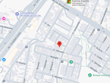 Casa ubicada en colonia Arboledas del Sur Guadalajara, Jalisco. Con 2 recamaras y 105m2. Entre Av. Cristóbal Colón y Av. De Los Ahuehuetes.