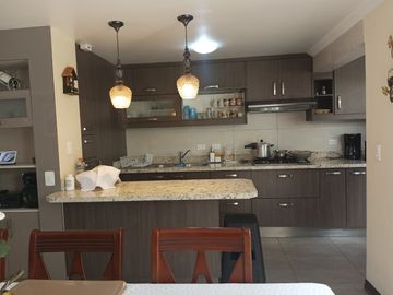En Venta Casa Jardines de Carcelén, frente a Yambal