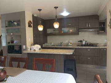 En Venta Casa Jardines de Carcelén, frente a Yambal