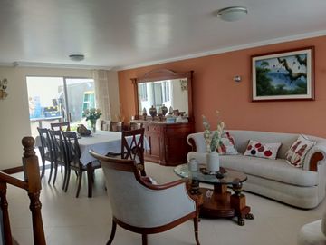 En Venta Casa Jardines de Carcelén, frente a Yambal