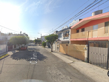Casa ubicada en colonia Monumental Guadalajara Jalisco. Con 4 recamaras y 177m2. Entre Av. Cvln. Dr. Alt. y Av. Belisario Domínguez.