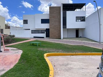 OPORTUNIDAD CASA RESIDENCIAL CAMPO AZUL SLP