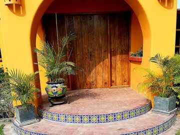 VENDO Preciosa Casa de Campo entre Lurín y Pachacamac 1000mts.  c/ Piscina y Jardines.