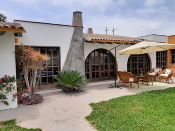 VENDO Preciosa Casa de Campo entre Lurín y Pachacamac 1000mts.  c/ Piscina y Jardines.