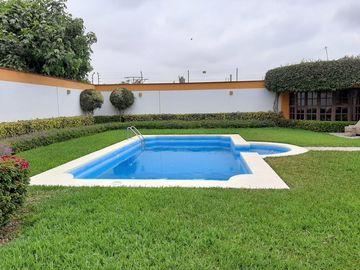 VENDO Preciosa Casa de Campo entre Lurín y Pachacamac 1000mts.  c/ Piscina y Jardines.