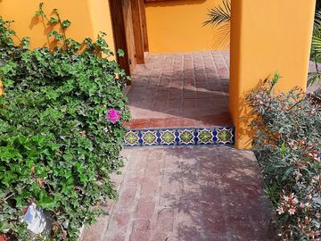VENDO Preciosa Casa de Campo entre Lurín y Pachacamac 1000mts.  c/ Piscina y Jardines.