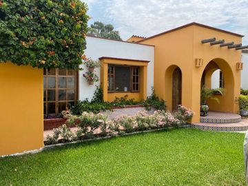 VENDO Preciosa Casa de Campo entre Lurín y Pachacamac 1000mts.  c/ Piscina y Jardines.