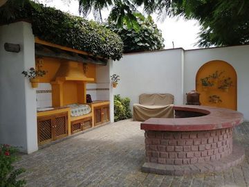 VENDO Preciosa Casa de Campo entre Lurín y Pachacamac 1000mts.  c/ Piscina y Jardines.