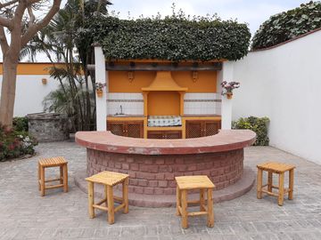 VENDO Preciosa Casa de Campo entre Lurín y Pachacamac 1000mts.  c/ Piscina y Jardines.