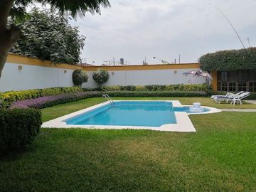 VENDO Preciosa Casa de Campo entre Lurín y Pachacamac 1000mts.  c/ Piscina y Jardines.