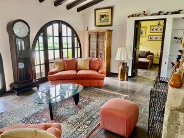 VENDO Preciosa Casa de Campo entre Lurín y Pachacamac 1000mts.  c/ Piscina y Jardines.