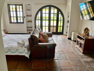 VENDO Preciosa Casa de Campo entre Lurín y Pachacamac 1000mts.  c/ Piscina y Jardines.