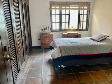VENDO Preciosa Casa de Campo entre Lurín y Pachacamac 1000mts.  c/ Piscina y Jardines.