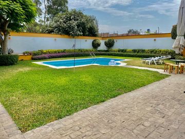 VENDO Preciosa Casa de Campo entre Lurín y Pachacamac 1000mts.  c/ Piscina y Jardines.