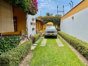 VENDO Preciosa Casa de Campo entre Lurín y Pachacamac 1000mts.  c/ Piscina y Jardines.