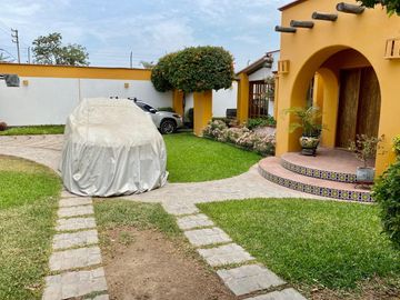 VENDO Preciosa Casa de Campo entre Lurín y Pachacamac 1000mts.  c/ Piscina y Jardines.