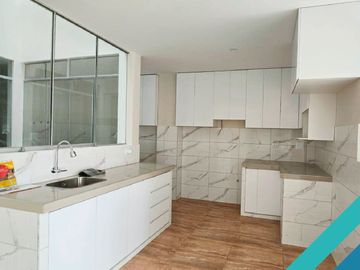 DEPARTAMENTO 4TO PISO EN VENTA 105 M2 URB. MAYORAZGO – ATE
