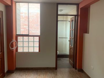 Alquiler Departamento En Segundo Piso - Urb. Villareal