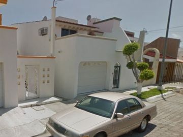 EXCELENTE CASA CON GRAN UBICACION Y GRAN PLUSVALIA AL ADQUIRIRLA MEDIANTE REMATE BANCARIO APROVECHA!!!