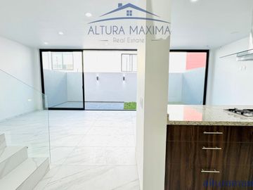 Casa Nueva en Venta Solares Coto Azent Zona Real Zapopan