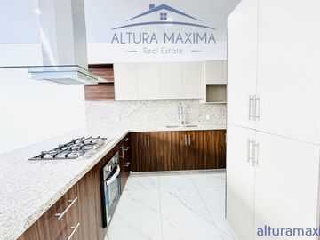 Casa Nueva en Venta Solares Coto Azent Zona Real Zapopan