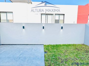Casa Nueva en Venta Solares Coto Azent Zona Real Zapopan