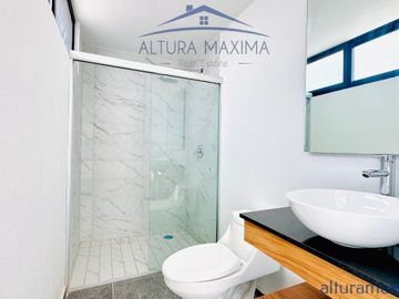 Casa Nueva en Venta Solares Coto Azent Zona Real Zapopan