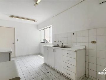 VENTA AMPLIO DEPARTAMENTO EN MIRAFLORES CON VISTA AL MAR!