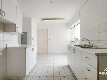 VENTA AMPLIO DEPARTAMENTO EN MIRAFLORES CON VISTA AL MAR!