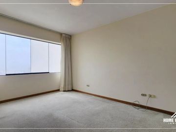 VENTA AMPLIO DEPARTAMENTO EN MIRAFLORES CON VISTA AL MAR!
