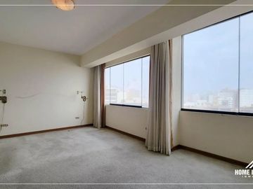 VENTA AMPLIO DEPARTAMENTO EN MIRAFLORES CON VISTA AL MAR!