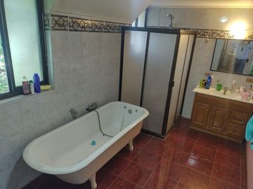 Casa a un lado de Mall La Florida Go e Iplacex